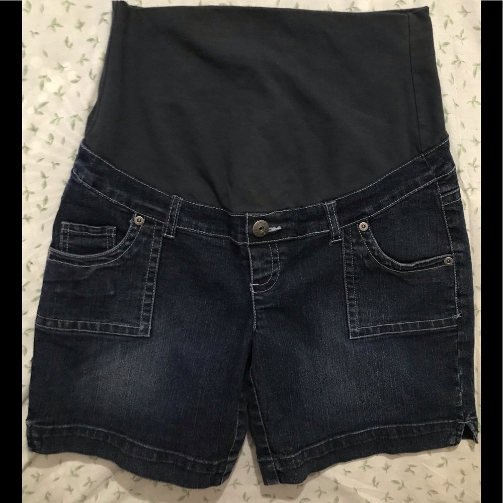 Thyme Woman’s Maternity pants in Good condition